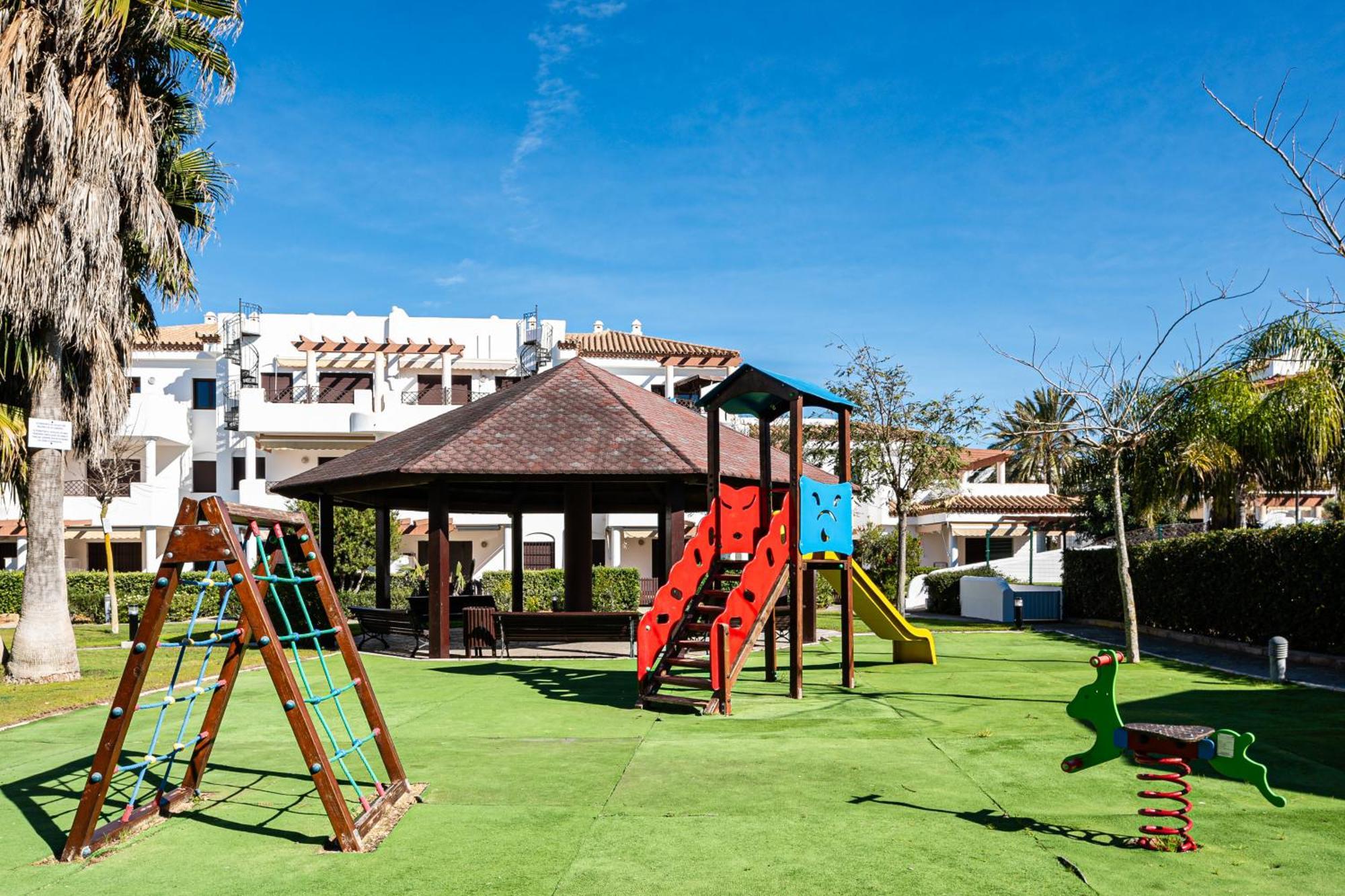 צ'יקלנה דה לה פרונטרה Apartamento Familiar Muy Soleado Cerca De La Playa Y Parking Incluido מראה חיצוני תמונה